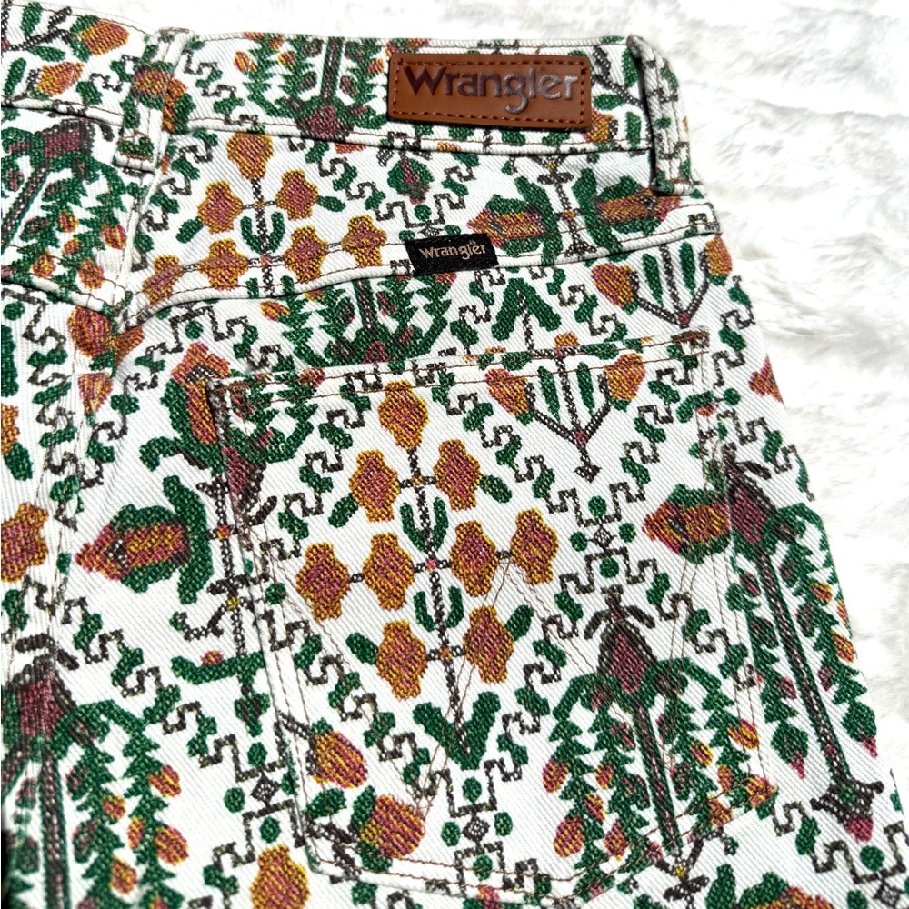 Wrangler High Rise Fierce Flare Jeans Boho Floral Cross Stitch Print 4/27x32 NWT - Picture 8 of 10